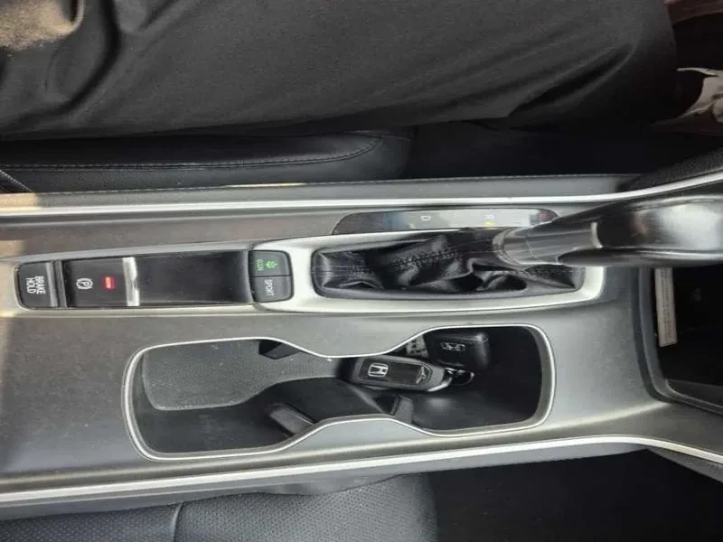 Honda Accord 1.5 Turbo, снимка 12 - Автомобили и джипове - 55882581