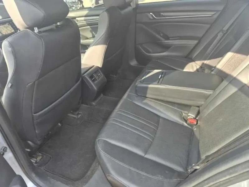 Honda Accord 1.5 Turbo, снимка 15 - Автомобили и джипове - 55882581