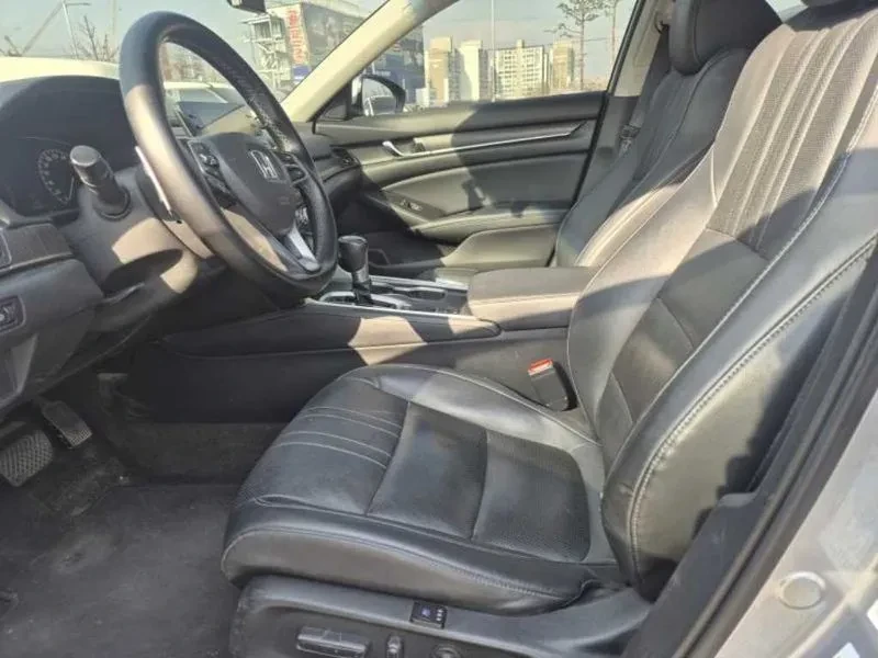 Honda Accord 1.5 Turbo, снимка 9 - Автомобили и джипове - 55882581