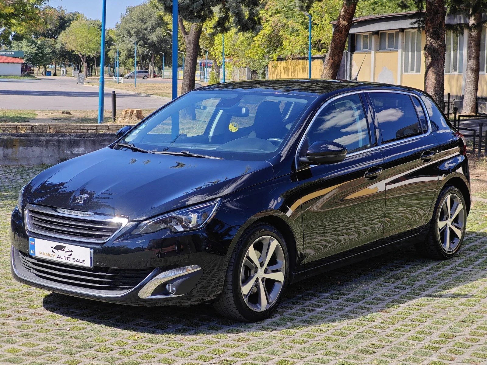Peugeot 308 1.6 e-HDI 115k.c. Allure LED NAVI сервизна докумен, снимка 1