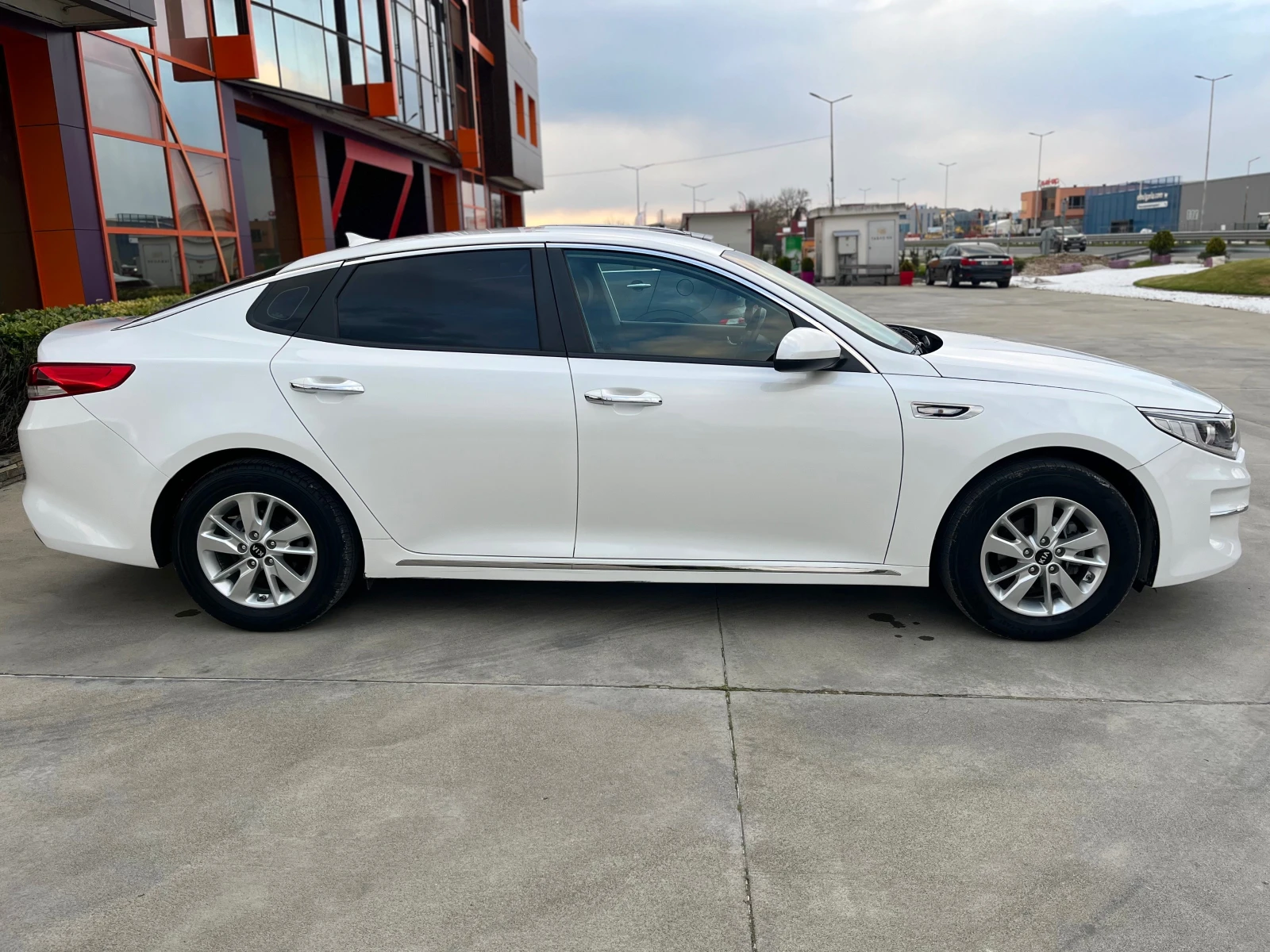 Kia K5 2.0i газ, подгряване, keyless go, Гаранция - изображение 4