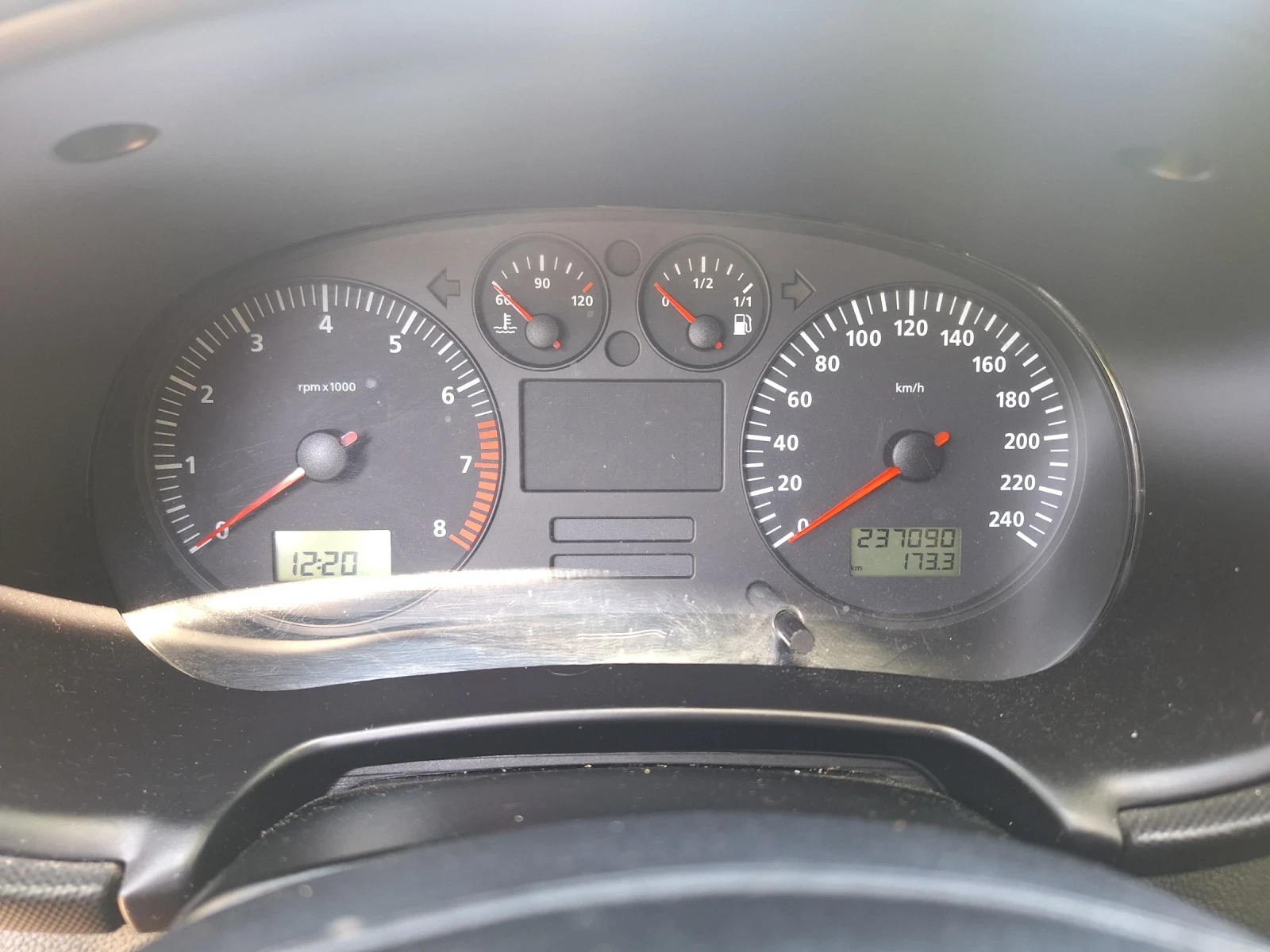Seat Leon 1.6 16v 105К.С - изображение 10