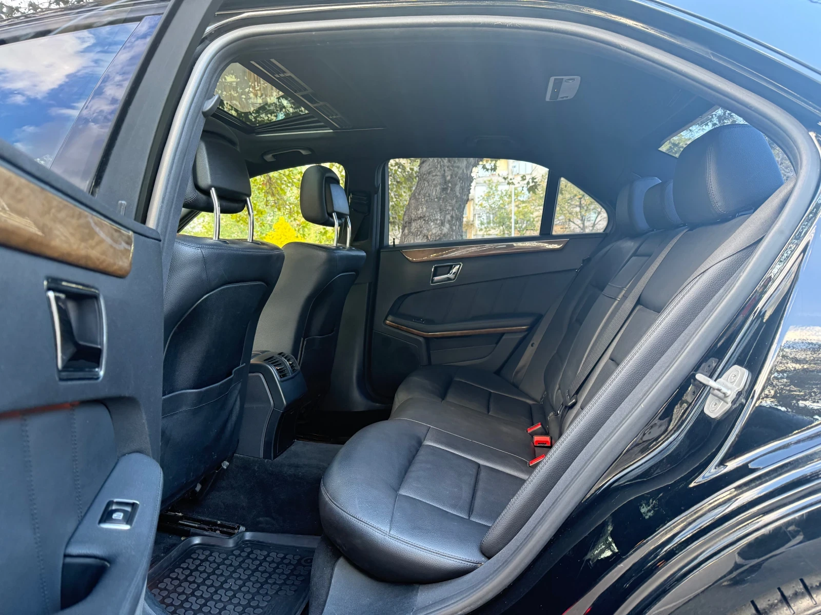 Mercedes-Benz E 350 ГАЗ* AMG-пакет* 4-MATIC* ПОДГРЕВ* АВТОПИЛОТ* Ел.Се | Mobile.bg — изображение 12