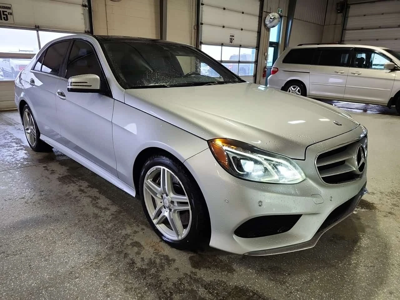 Mercedes-Benz E 500  | ОБДУХВАНЕ | ПАНОРАМА | АМБИЕНТНО, снимка 2 - Автомобили и джипове - 53946911