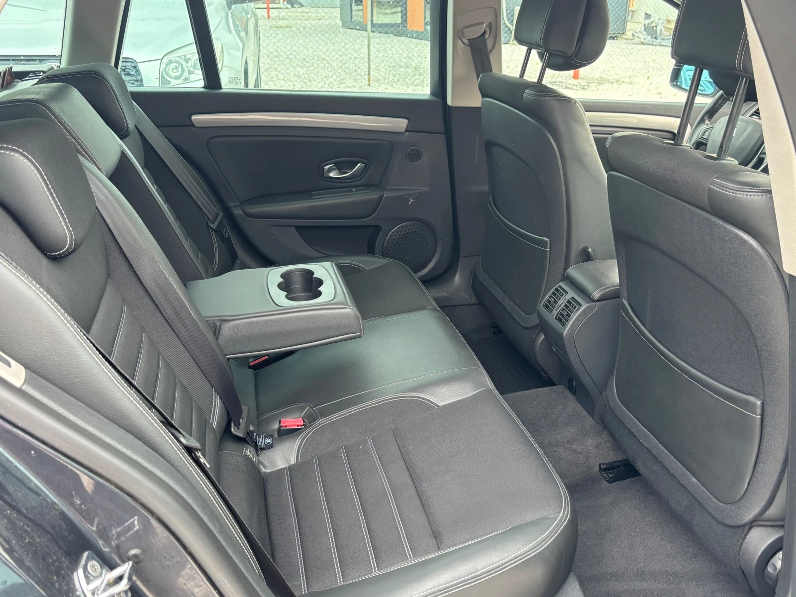 Renault Laguna     Black Edition 2.0DCI FACE 4Control, снимка 11 - Автомобили и джипове - 54393817