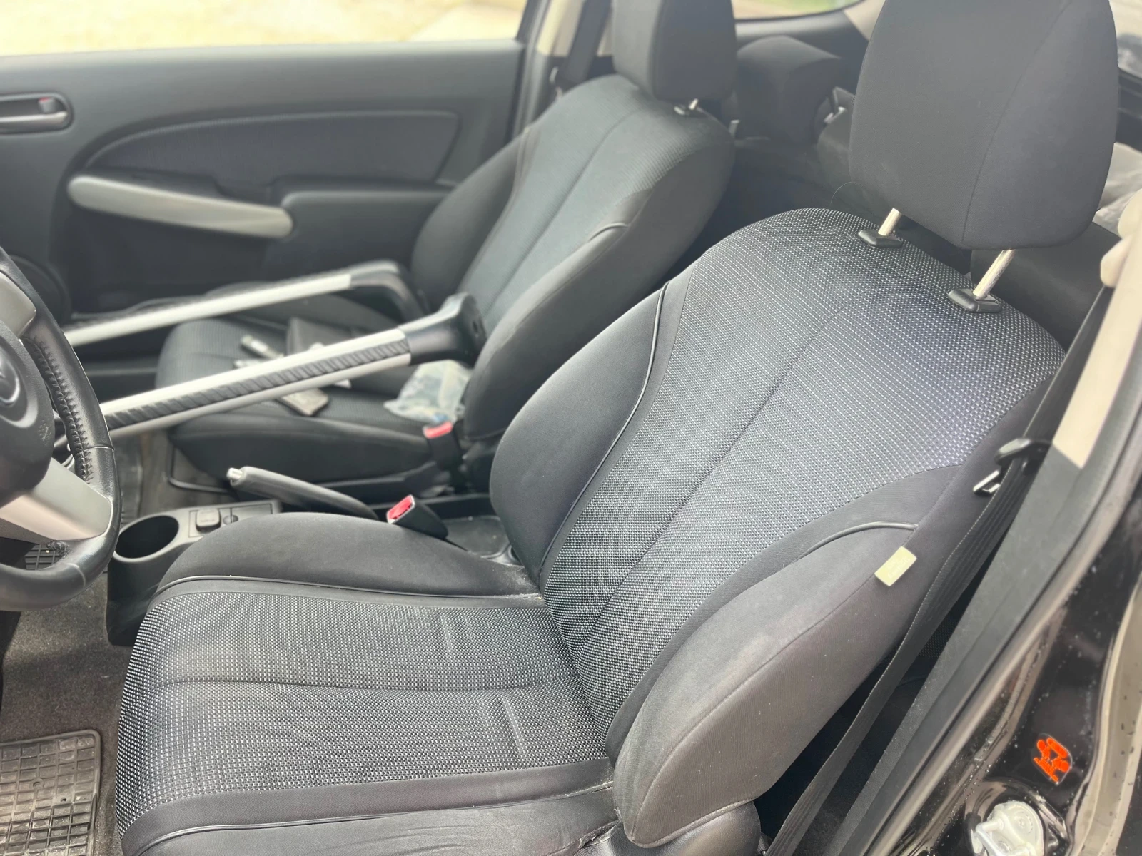 Mazda 2 1.5i sport, снимка 9 - Автомобили и джипове - 54396083