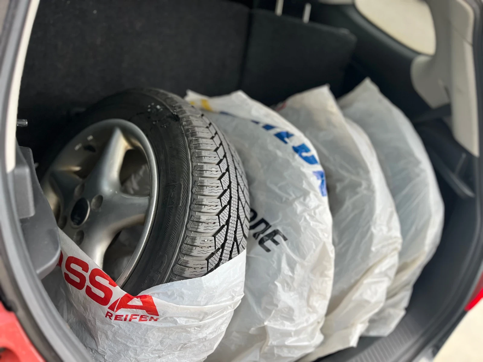 Mazda 2 1.5i sport, снимка 6 - Автомобили и джипове - 54396083