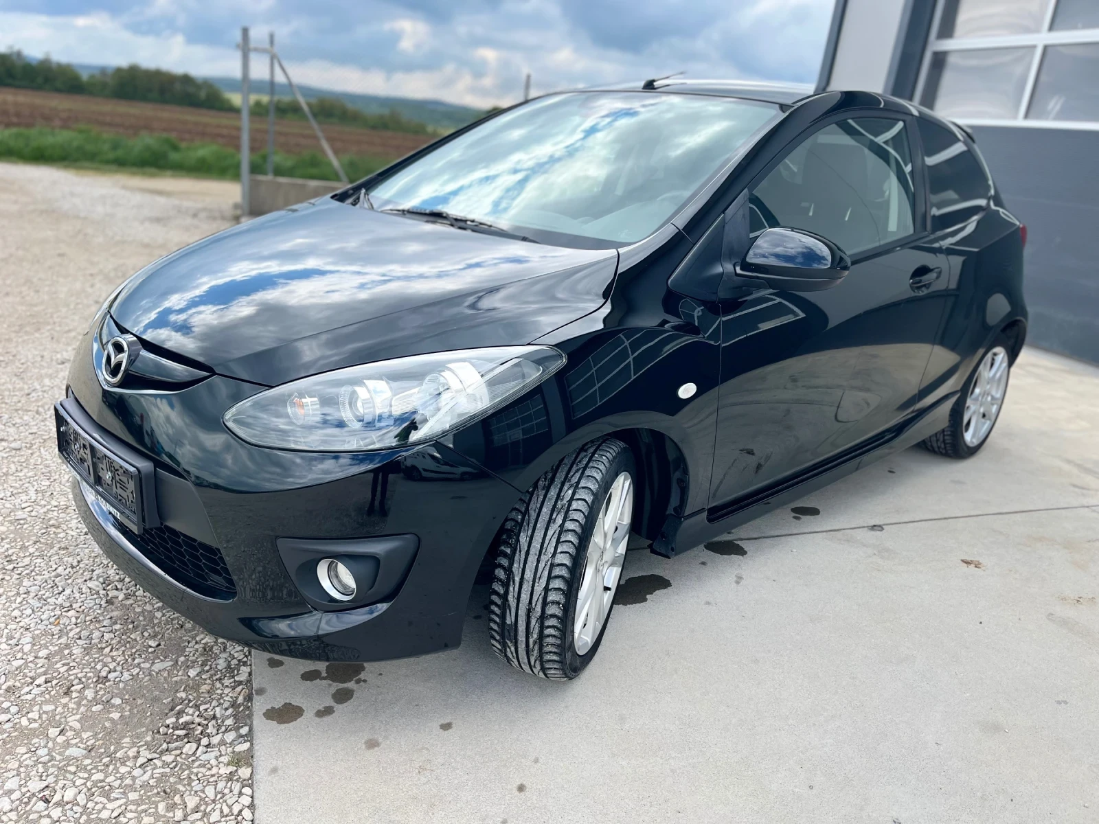 Mazda 2 1.5i sport, снимка 3 - Автомобили и джипове - 54396083
