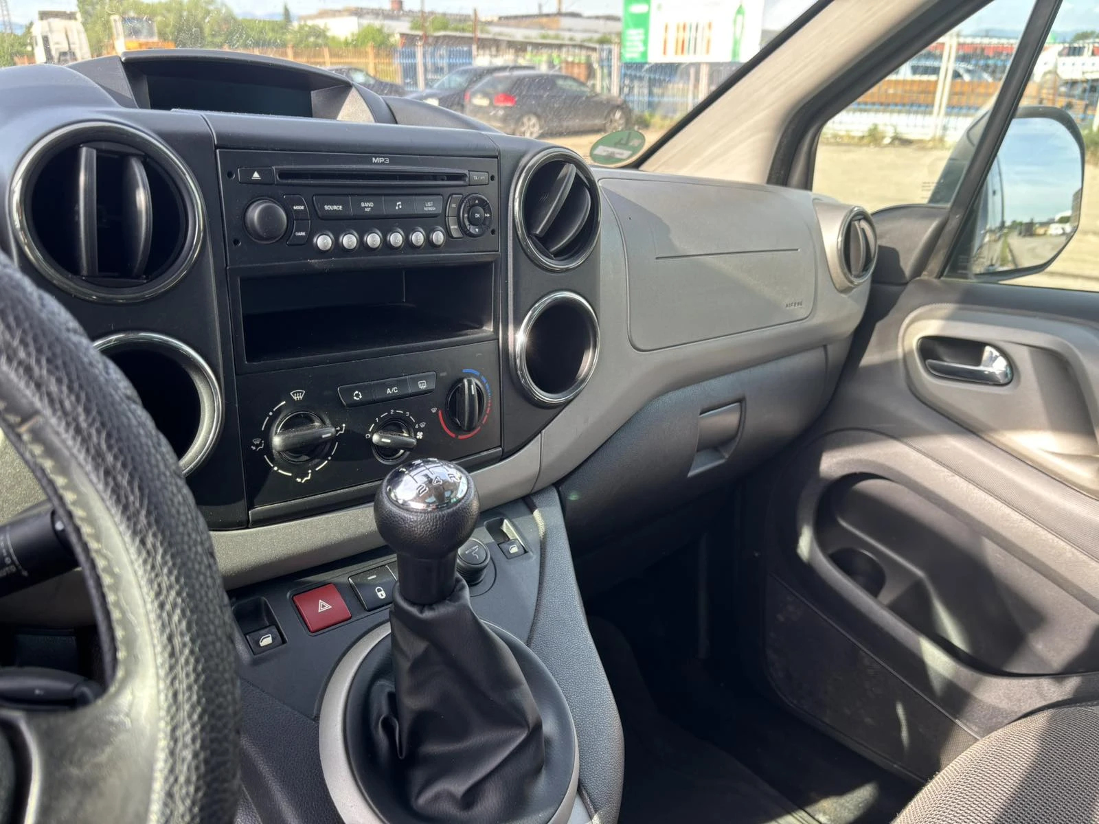 Peugeot Partner, снимка 5 - Автомобили и джипове - 54758339