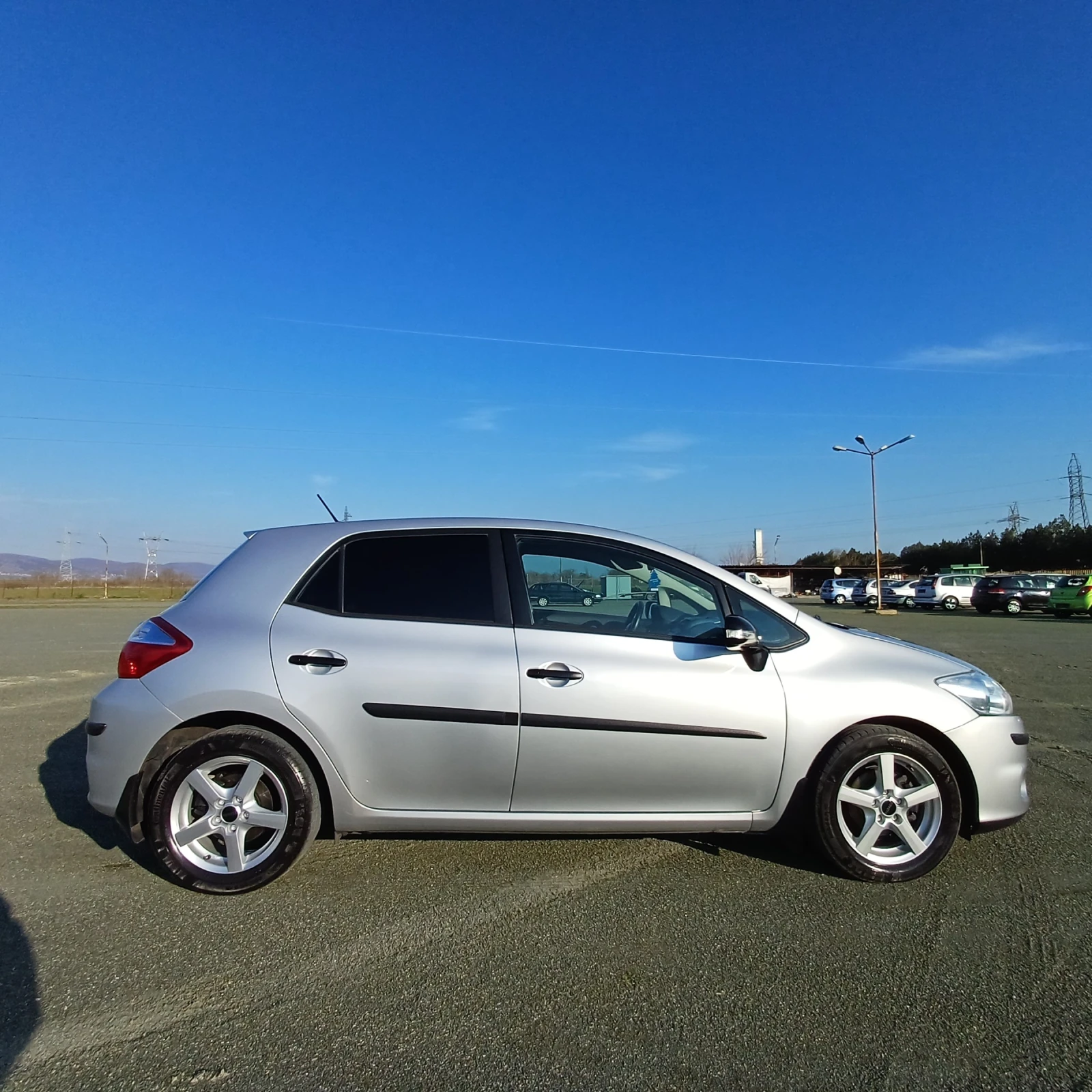 Toyota Auris, снимка 3 - Автомобили и джипове - 54828023