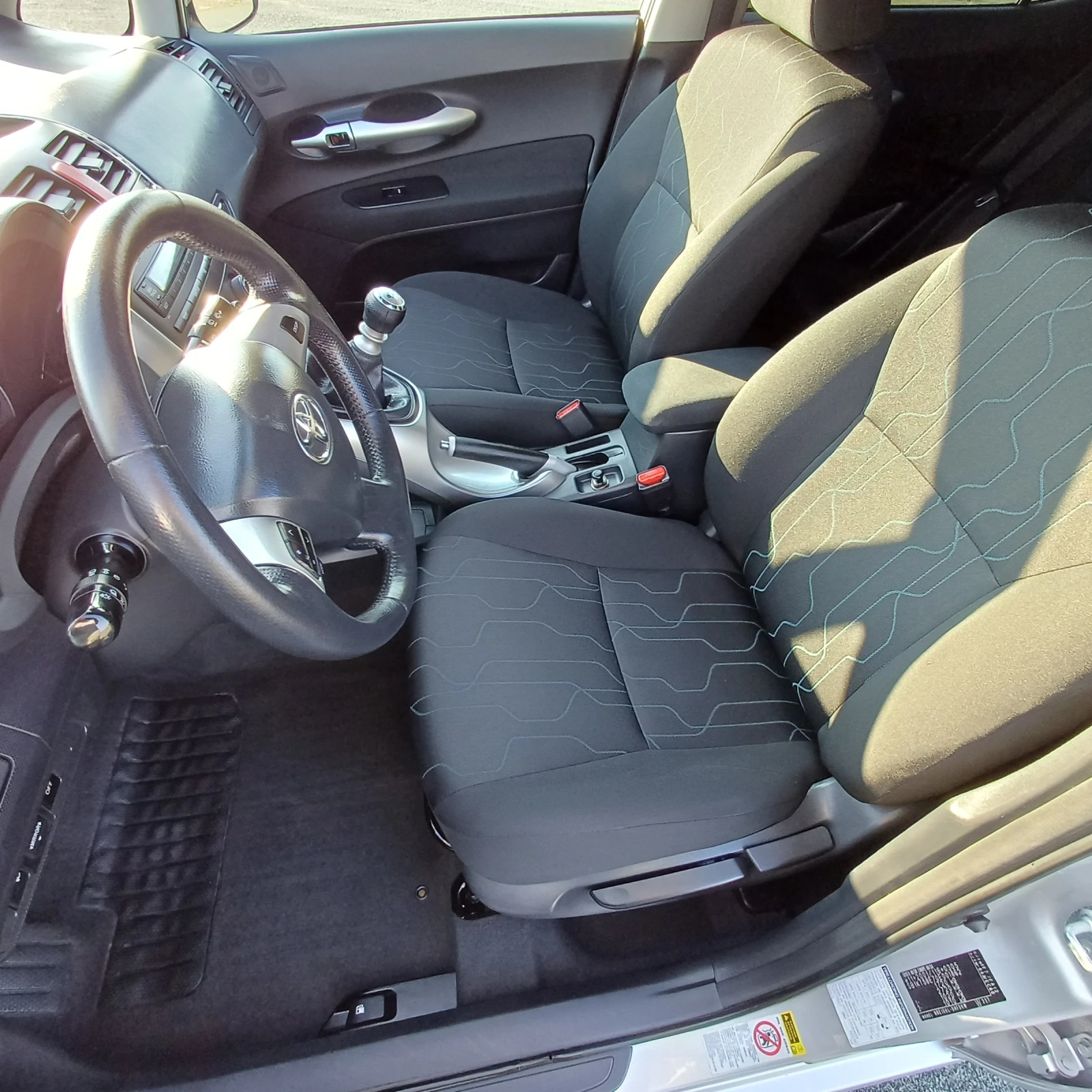 Toyota Auris, снимка 8 - Автомобили и джипове - 54828023