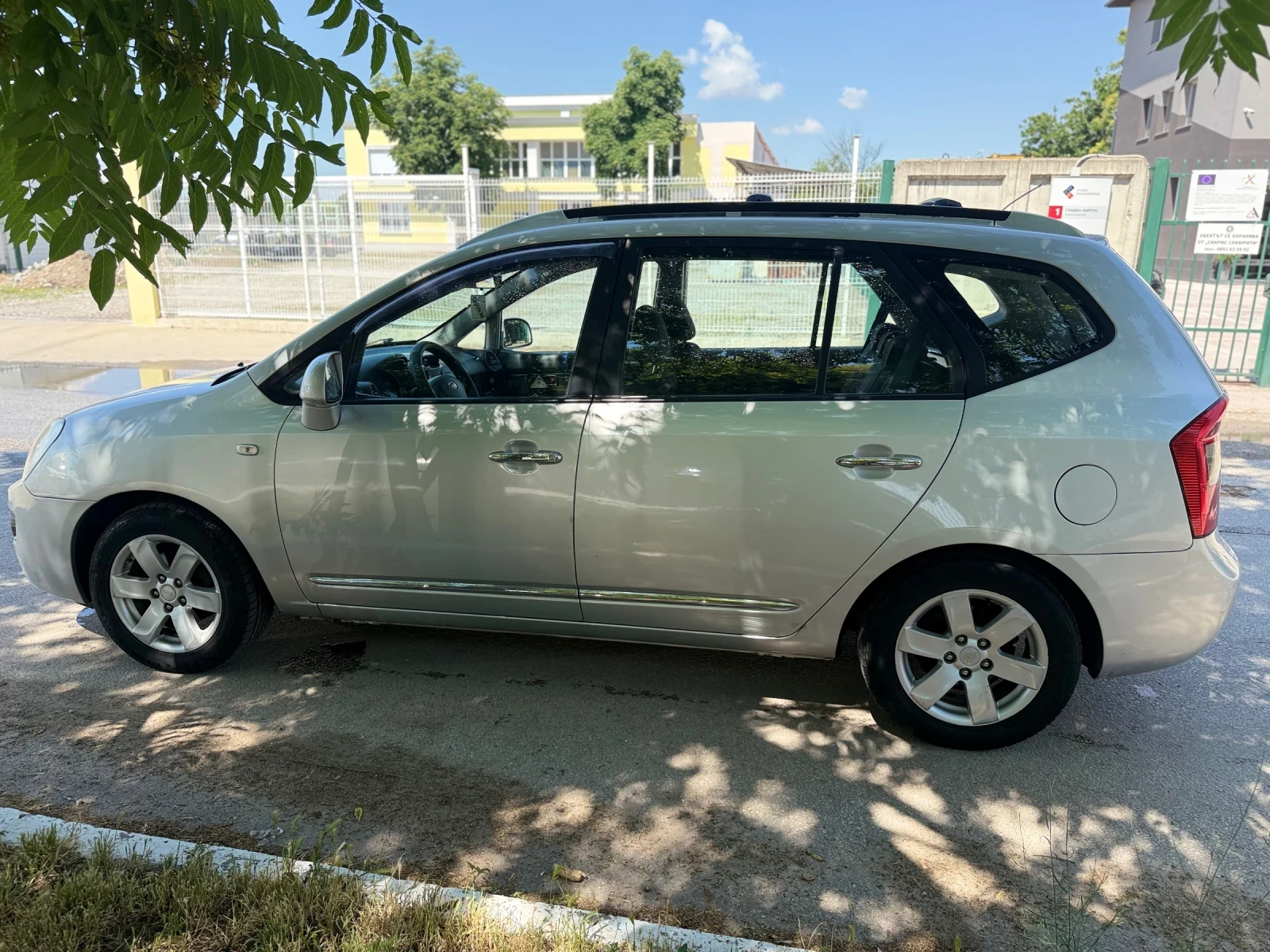 Kia Carens 2.0CRDI, снимка 8 - Автомобили и джипове - 54973269