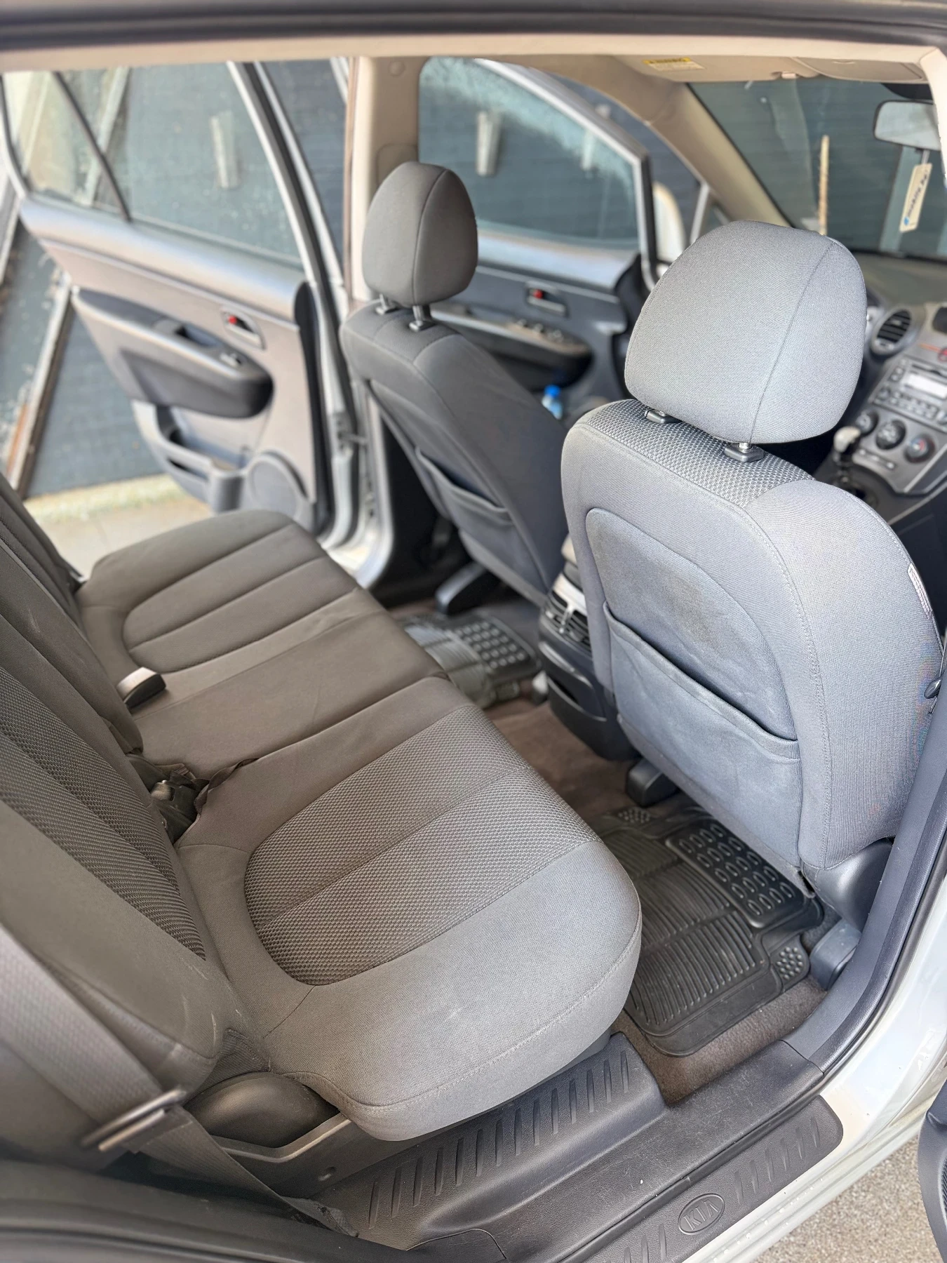 Kia Carens 2.0CRDI, снимка 12 - Автомобили и джипове - 54973269