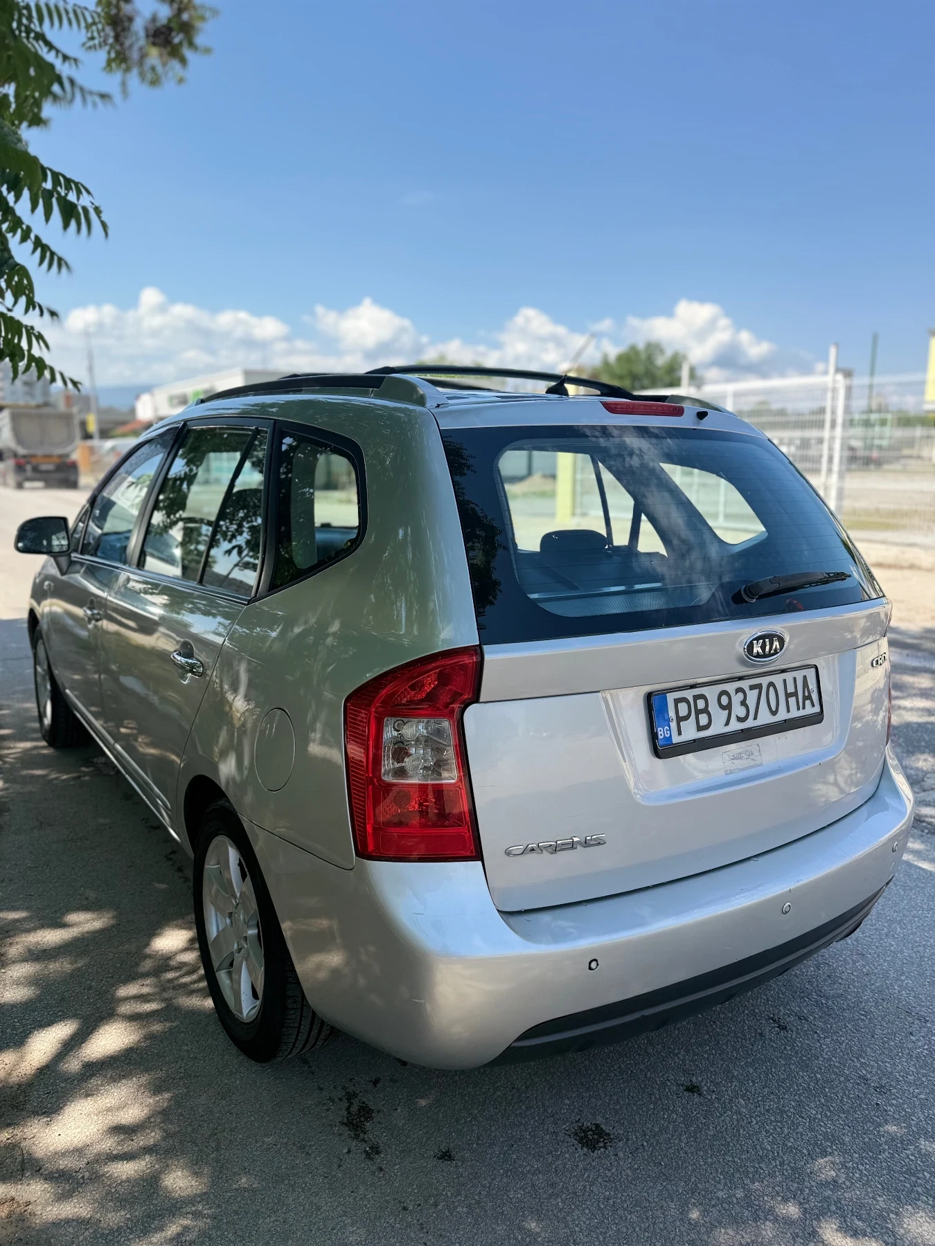 Kia Carens 2.0CRDI, снимка 6 - Автомобили и джипове - 54973269