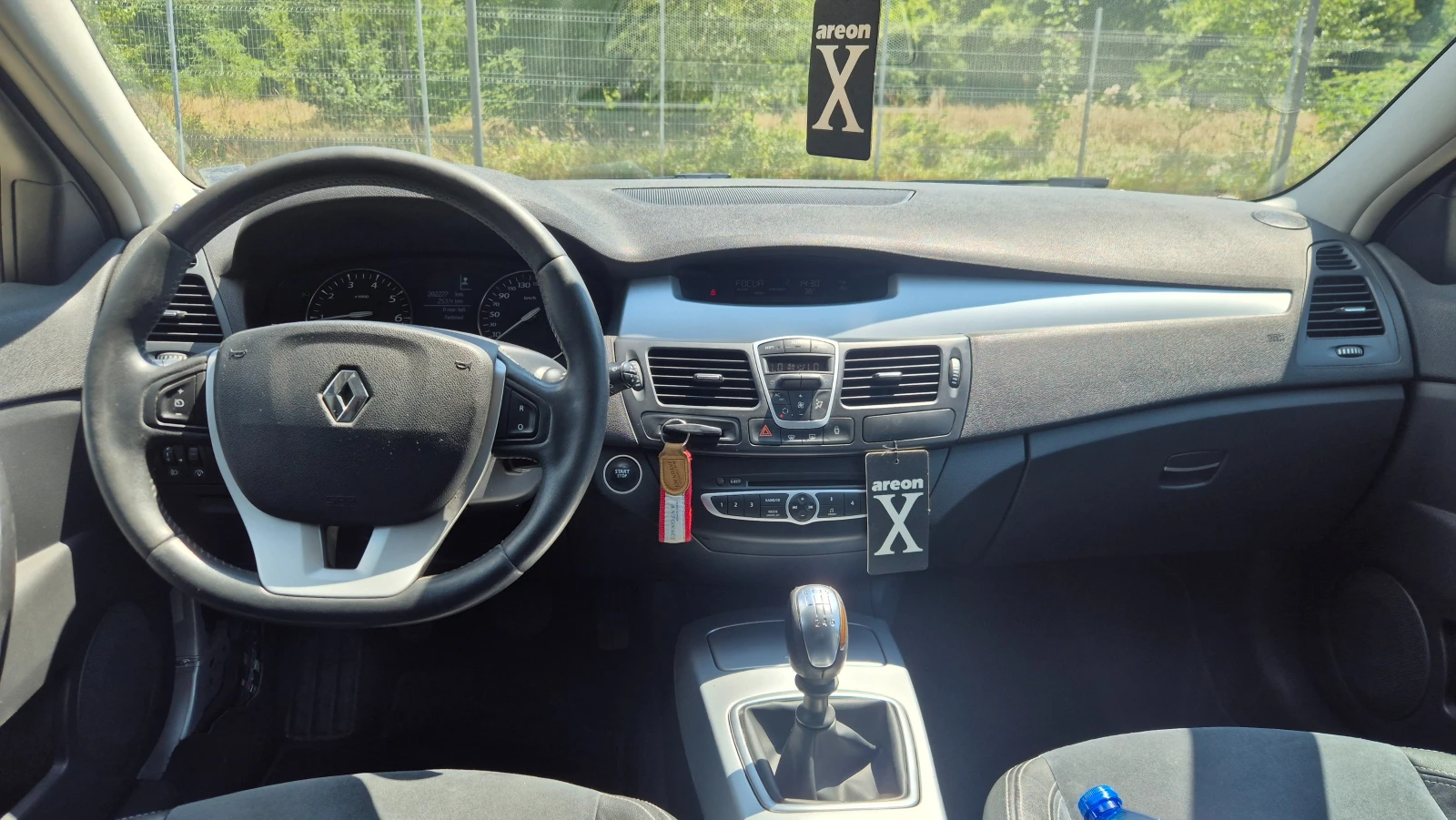 Renault Laguna 2.0 Газ, снимка 12 - Автомобили и джипове - 55560060
