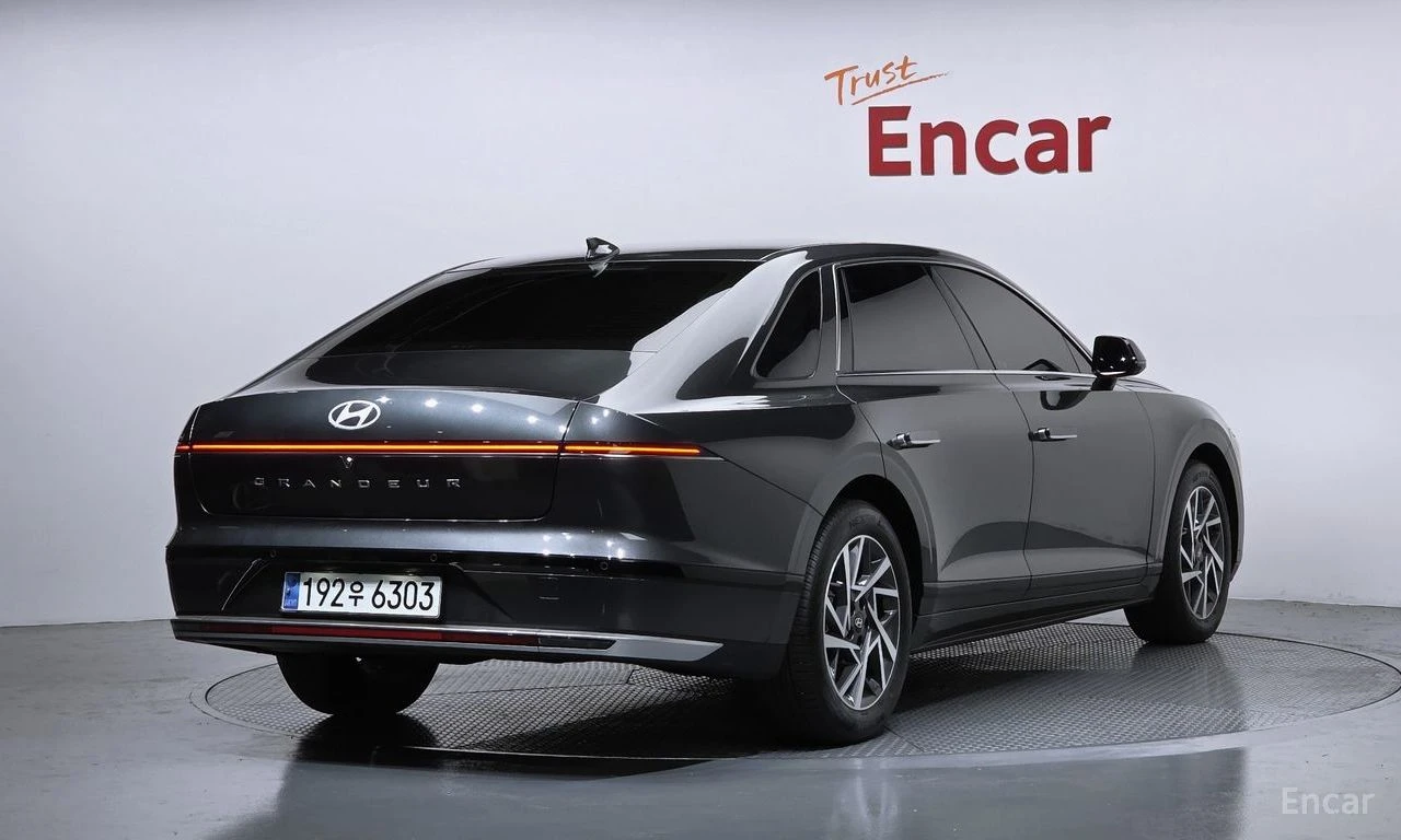 Hyundai Grandeur 3.5* LPG* PREMIUM* ОБДУХВАНЕ* ДИСТРОНИК* LANE* ASS, снимка 2 - Автомобили и джипове - 55606584