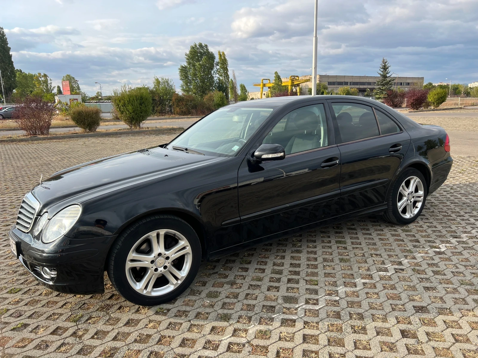 Mercedes-Benz E 220, снимка 4 - Автомобили и джипове - 56273922