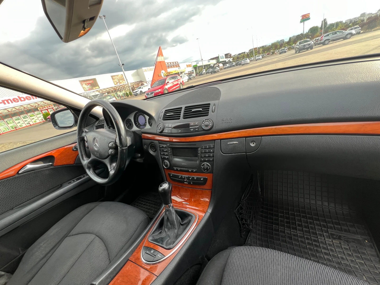 Mercedes-Benz E 220, снимка 14 - Автомобили и джипове - 56273922