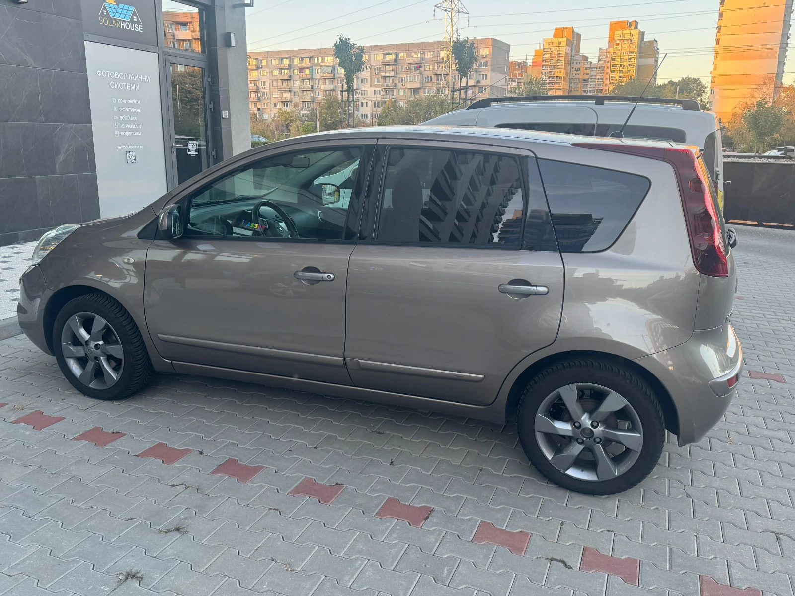 Nissan Note 1.4, снимка 3 - Автомобили и джипове - 56343866
