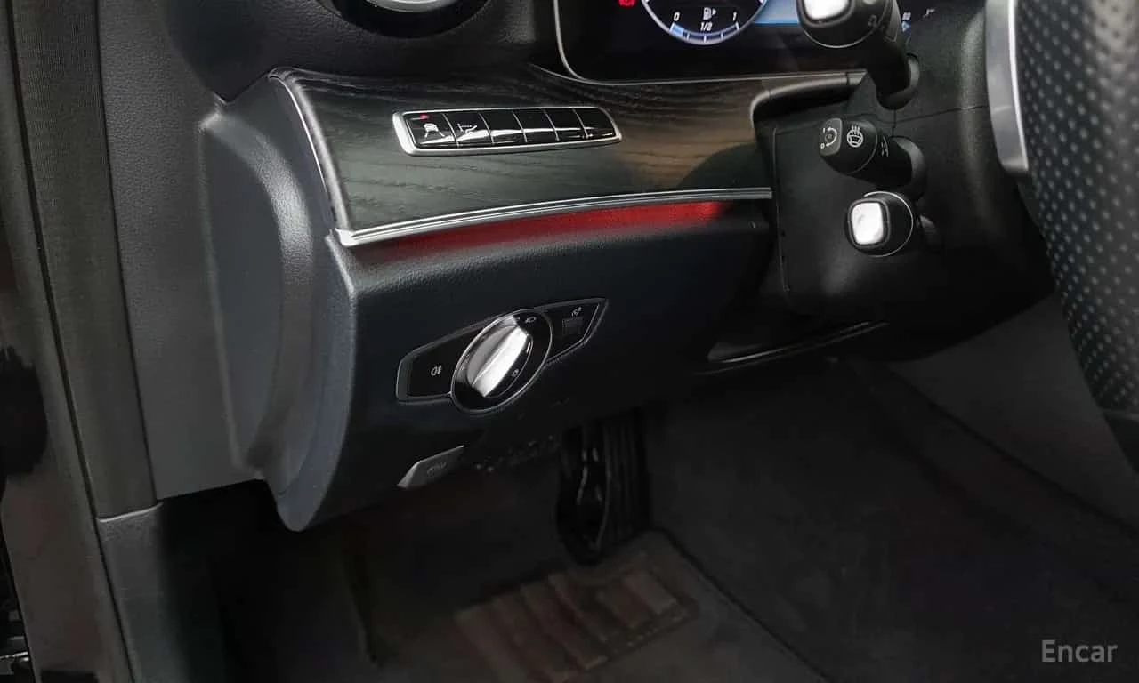 Mercedes-Benz E 300 * 4MATIC Avnatgarde * ������ ���� �� �������� | Mobile.bg � ����������� 17
