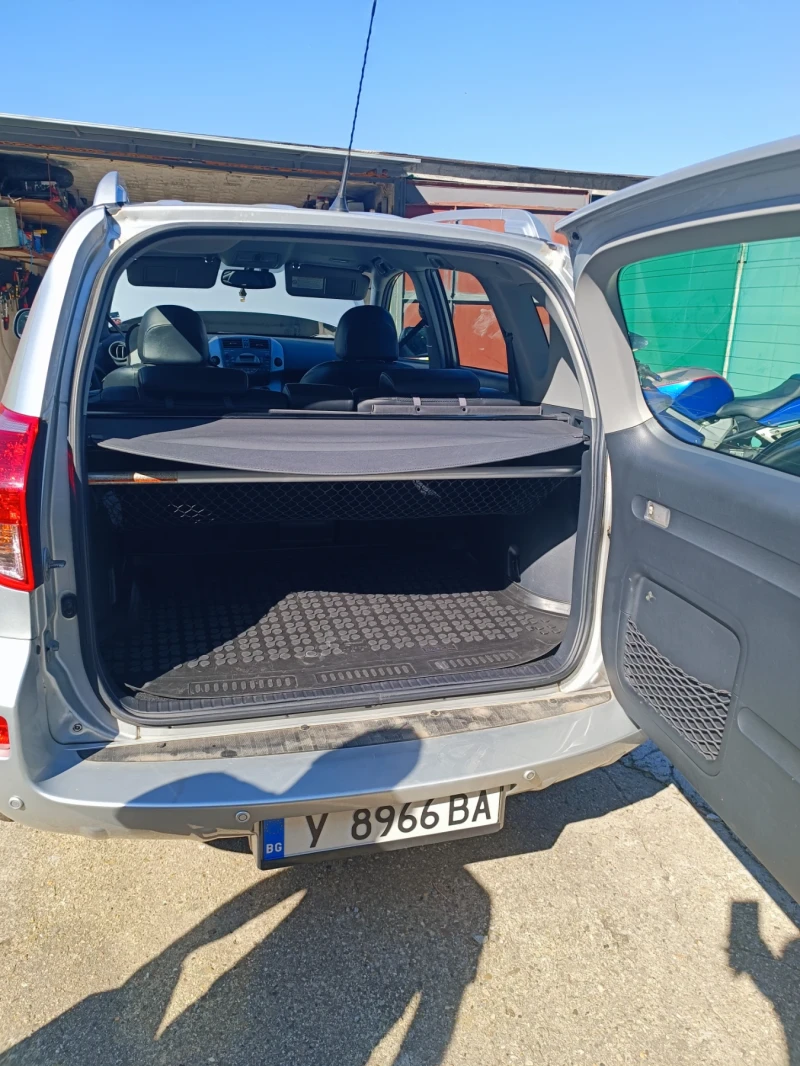 Toyota Rav4, снимка 12 - Автомобили и джипове - 47327763