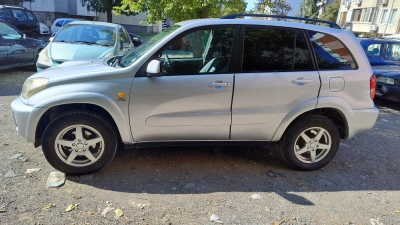 Toyota Rav4, снимка 12 - Автомобили и джипове - 47664911