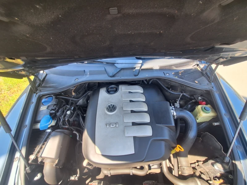 VW Touareg, снимка 9 - Автомобили и джипове - 52485007