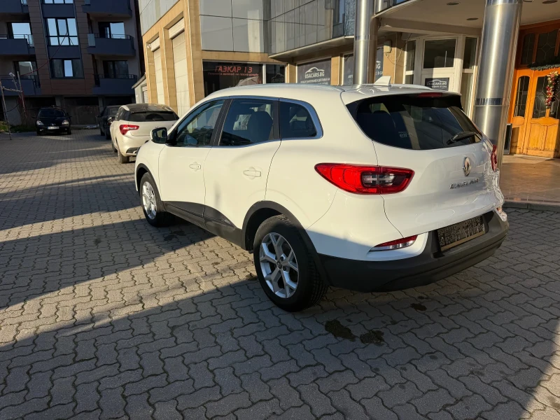 Renault Kadjar 1.5 DCI, Automatic, Keyless, Navi, снимка 3 - Автомобили и джипове - 52800987