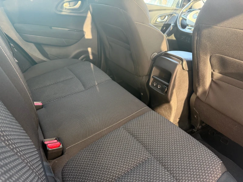 Renault Kadjar 1.5 DCI, Automatic, Keyless, Navi, снимка 7 - Автомобили и джипове - 52800987