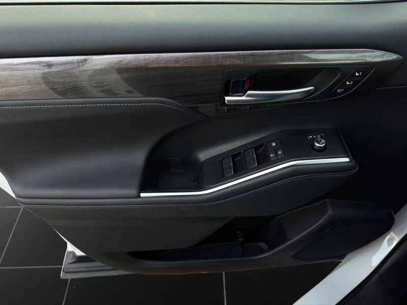 Toyota Highlander LUXURY/247HP/2.5HEV/7S/AHK/HUD/MEMO/CAM/784g, снимка 13 - Автомобили и джипове - 53498071