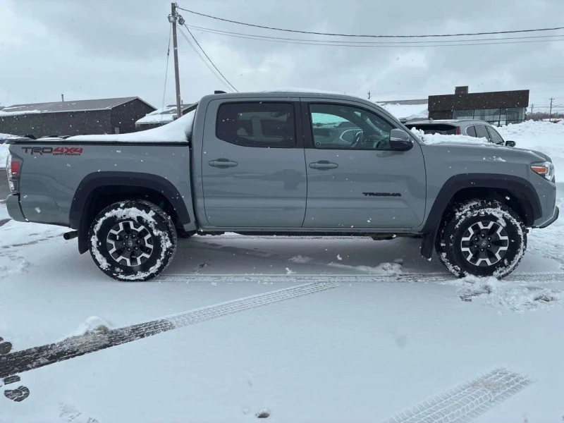 Toyota Tacoma * 4x4 Double Cab SB * DISTRONIC* KEYLESS* ПОДГРЕВИ, снимка 3 - Автомобили и джипове - 53507574