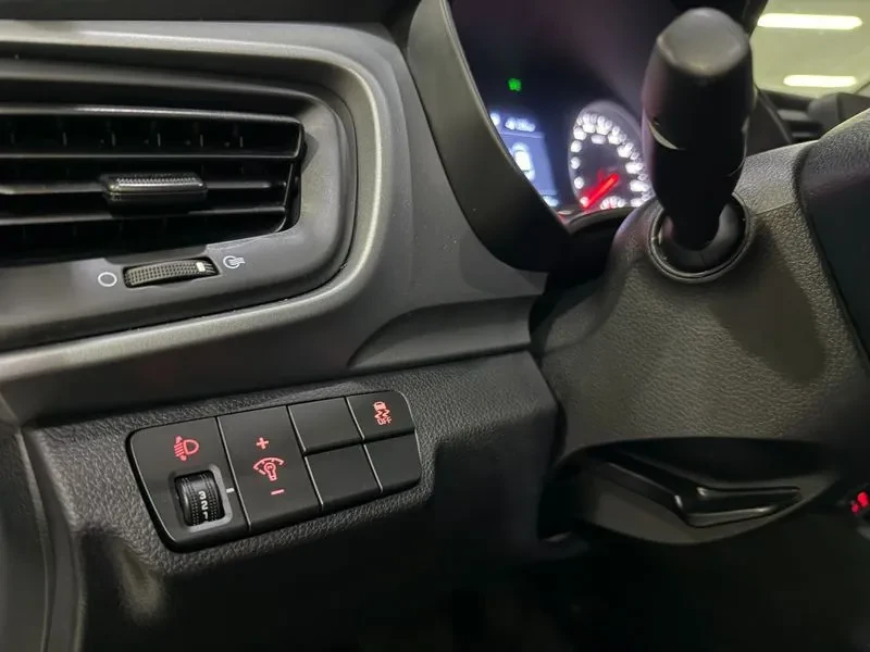 Kia Stonic 1.6 Deluxe, снимка 13 - Автомобили и джипове - 55786818