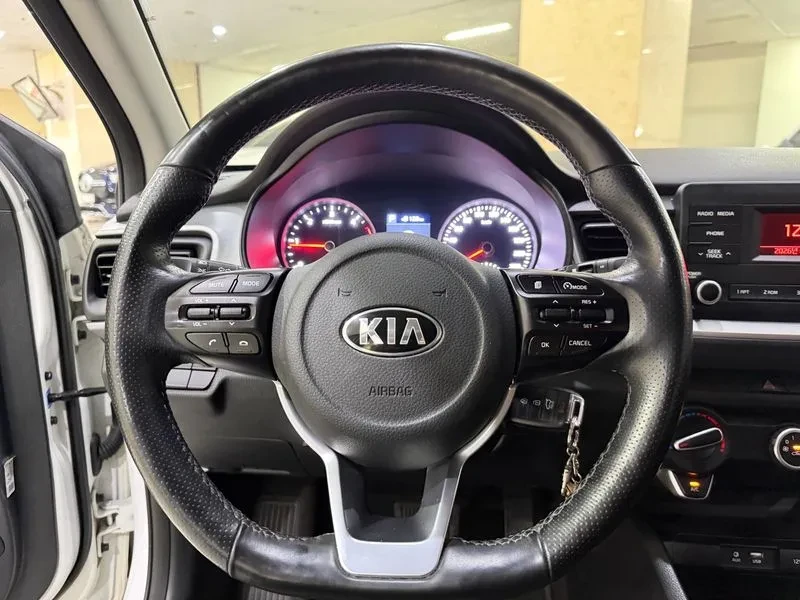 Kia Stonic 1.6 Deluxe, снимка 9 - Автомобили и джипове - 55786818