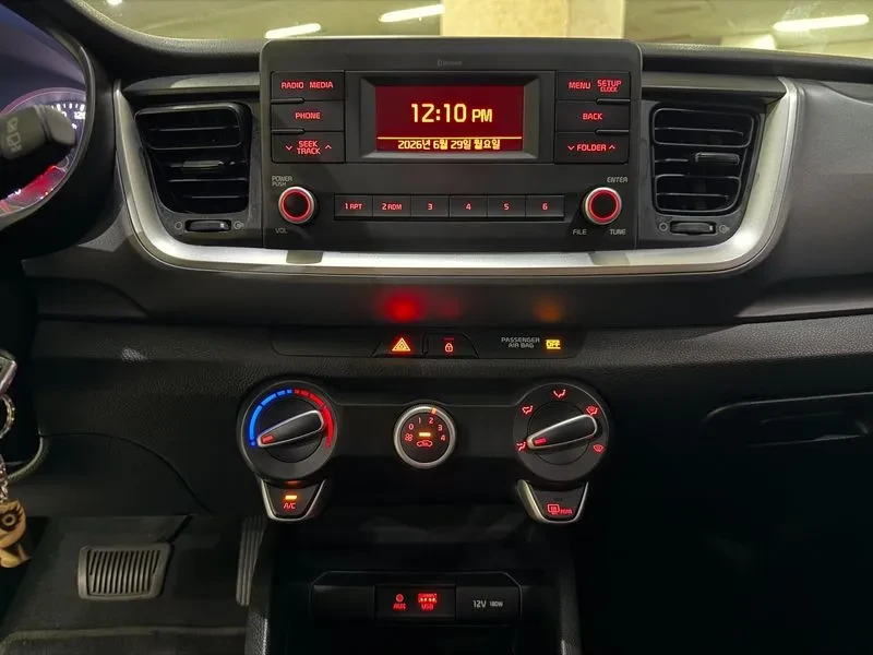 Kia Stonic 1.6 Deluxe, снимка 11 - Автомобили и джипове - 55786818