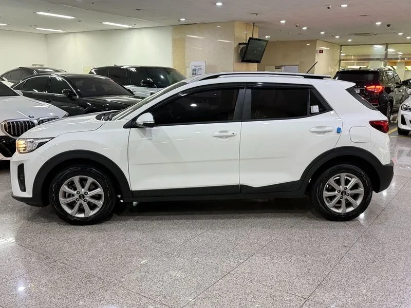 Kia Stonic 1.6 Deluxe, снимка 3 - Автомобили и джипове - 55786818
