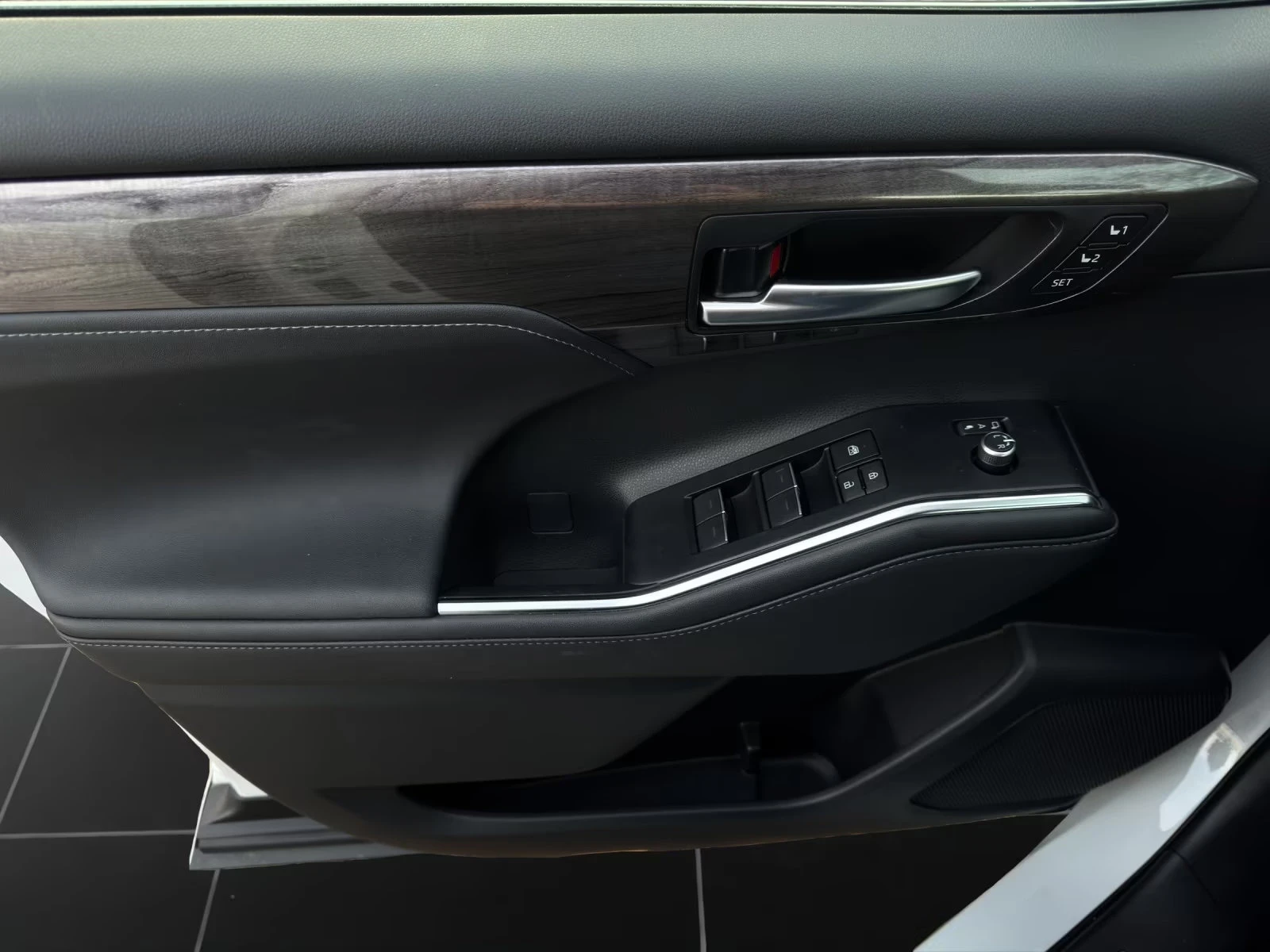 Toyota Highlander LUXURY/247HP/2.5HEV/7S/AHK/HUD/MEMO/CAM/784g | Mobile.bg � ����������� 13