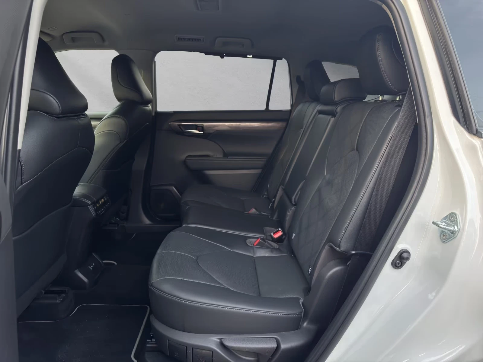 Toyota Highlander LUXURY/247HP/2.5HEV/7S/AHK/HUD/MEMO/CAM/784g | Mobile.bg � ����������� 14