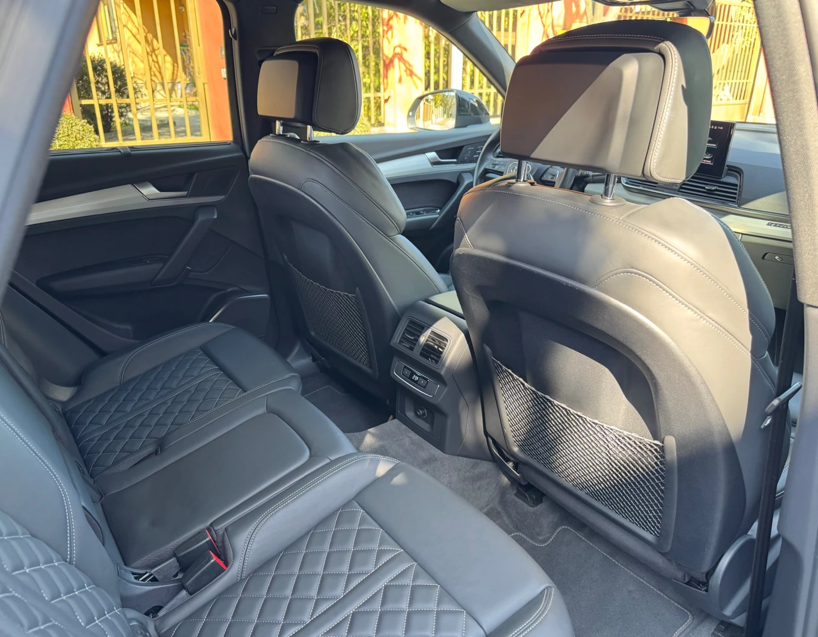 Audi SQ5 SPORTBACK \HEADUP\KEYLESS\ПЕЧКА\ВЪЗДУХ, снимка 10 - Автомобили и джипове - 53829684