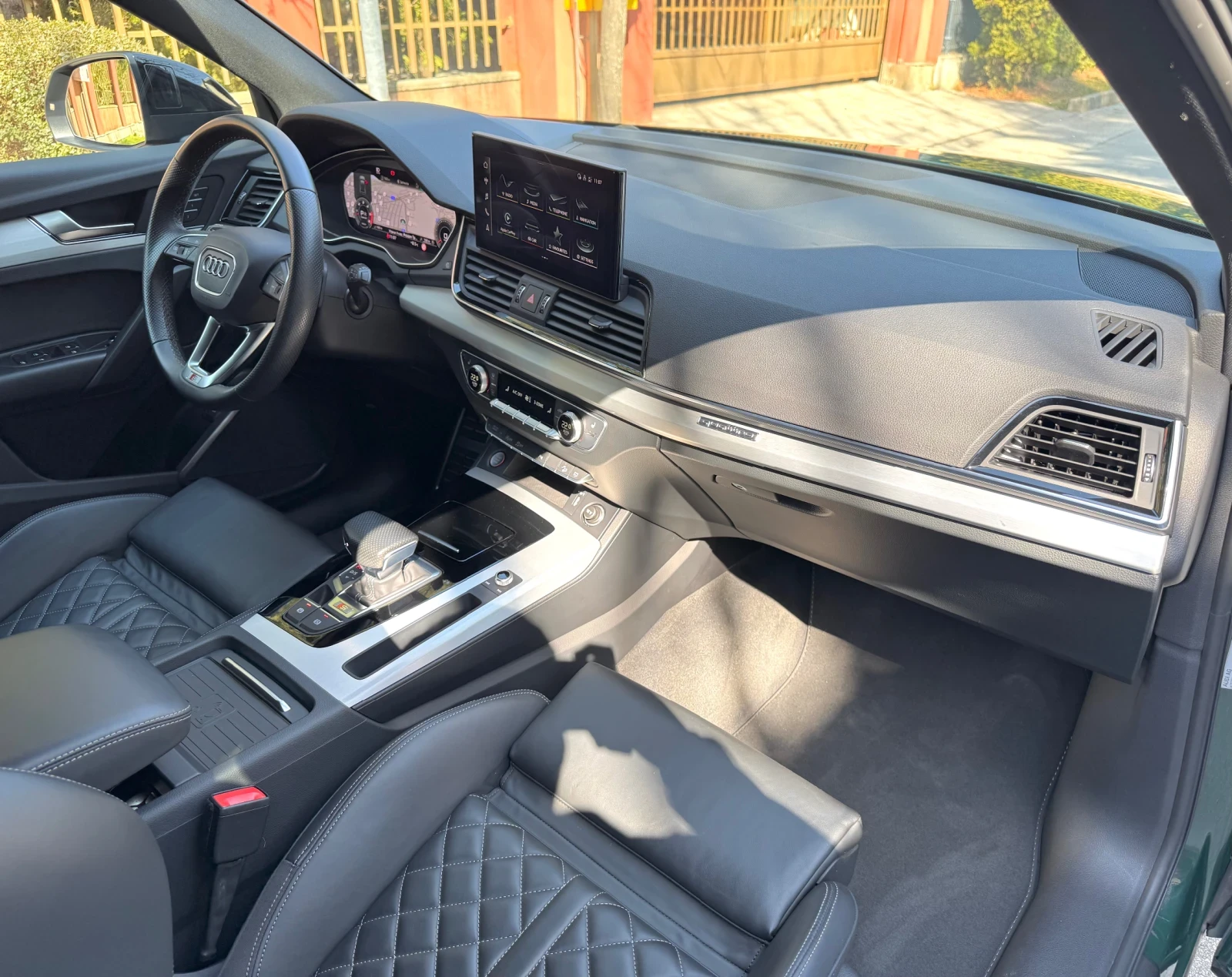 Audi SQ5 SPORTBACK \HEADUP\KEYLESS\ПЕЧКА\ВЪЗДУХ, снимка 11 - Автомобили и джипове - 53829684