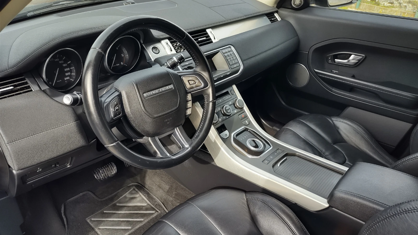 Land Rover Evoque Кожа/ 2.2d/150kc/Автом., снимка 10 - Автомобили и джипове - 54630671