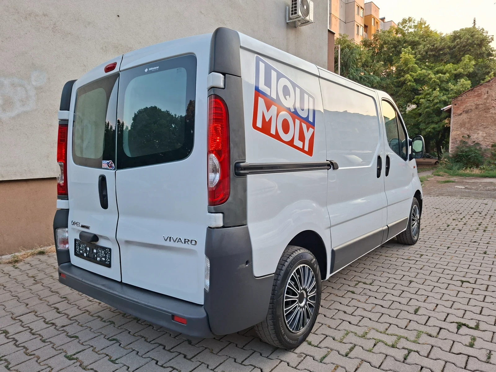 Opel Vivaro Топ състояние! Реални 270км, снимка 4 - Бусове и автобуси - 55610916