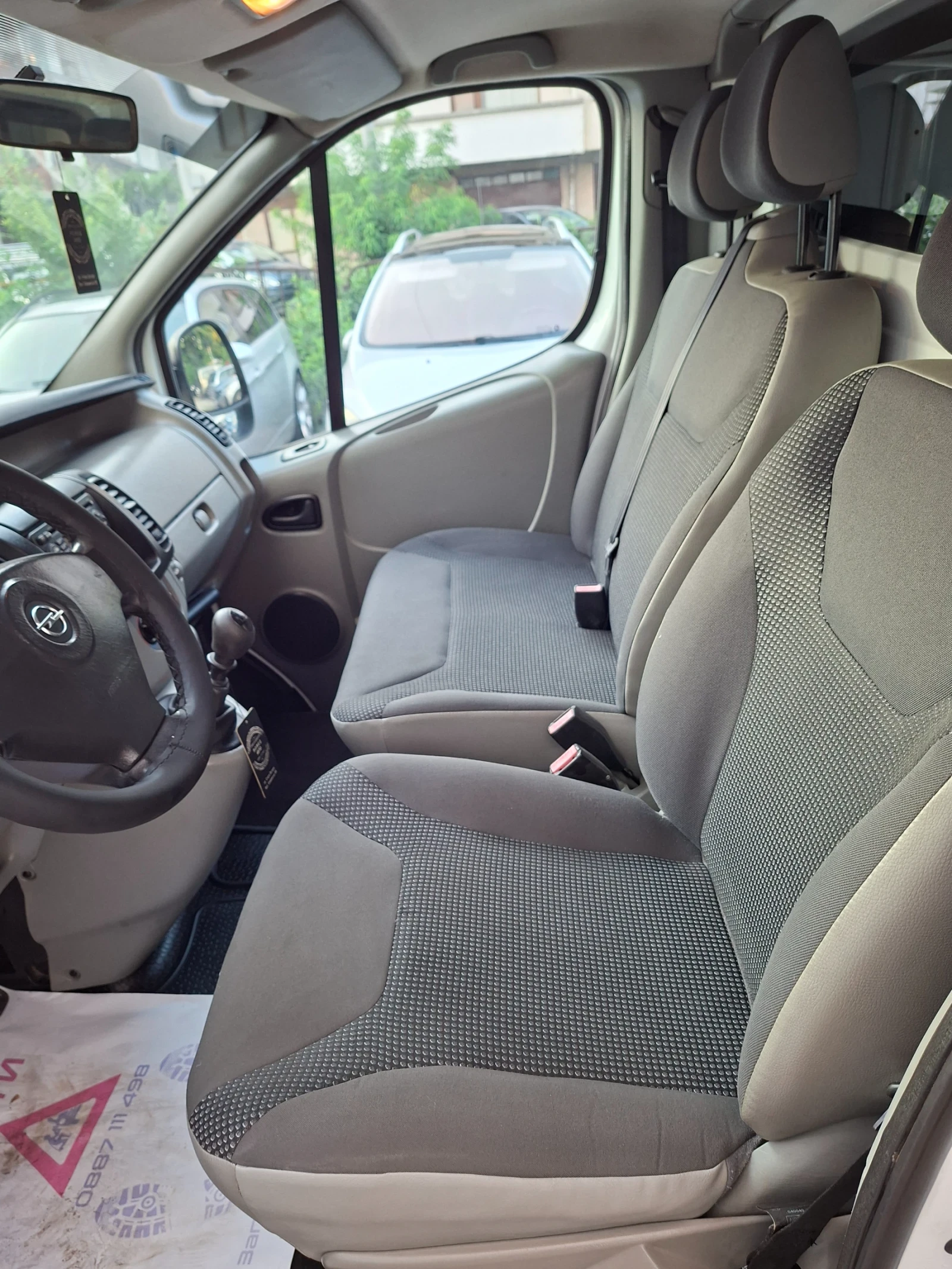 Opel Vivaro Топ състояние! Реални 270км, снимка 8 - Бусове и автобуси - 55610916