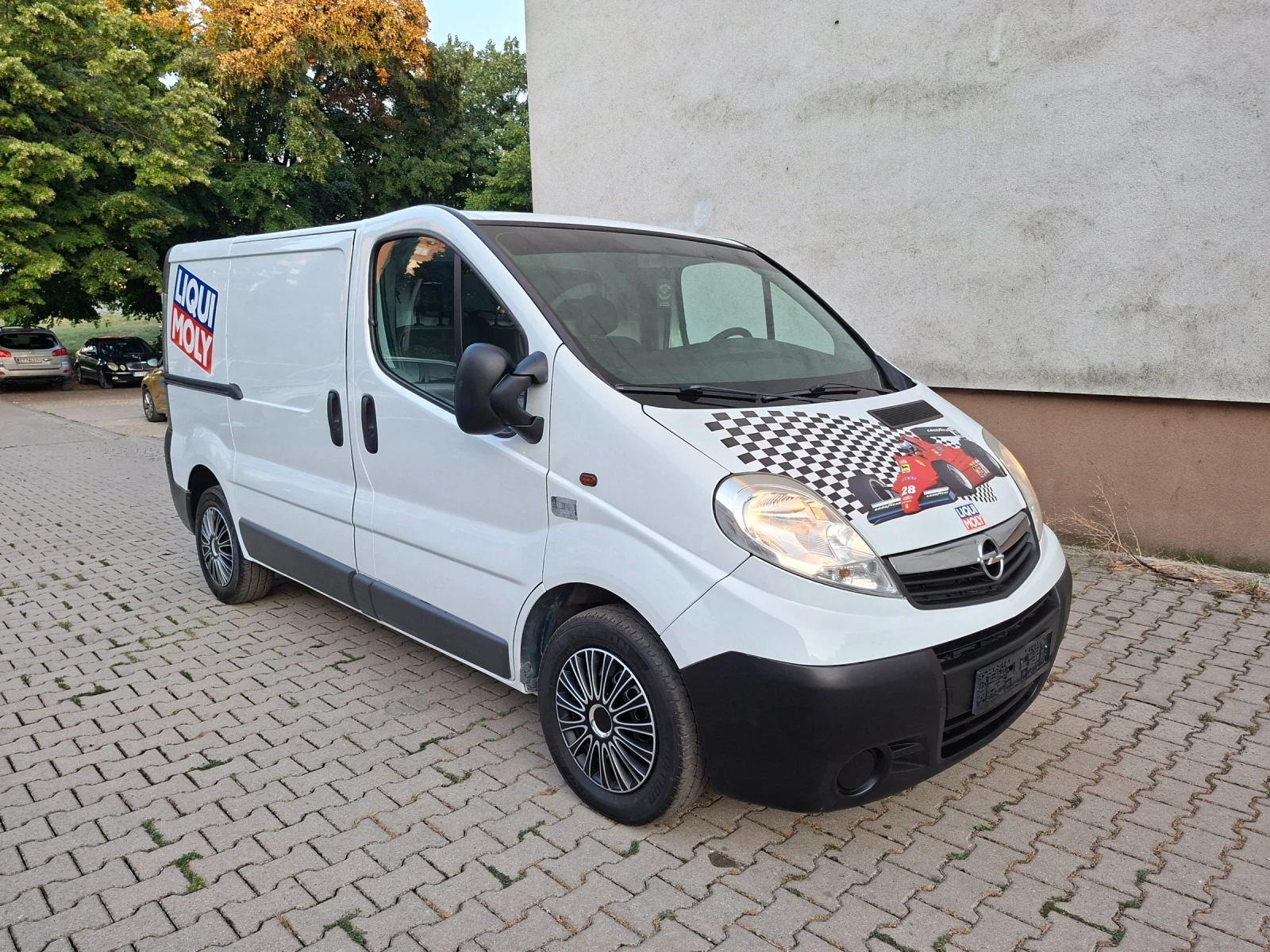Opel Vivaro Топ състояние! Реални 270км, снимка 3 - Бусове и автобуси - 55610916