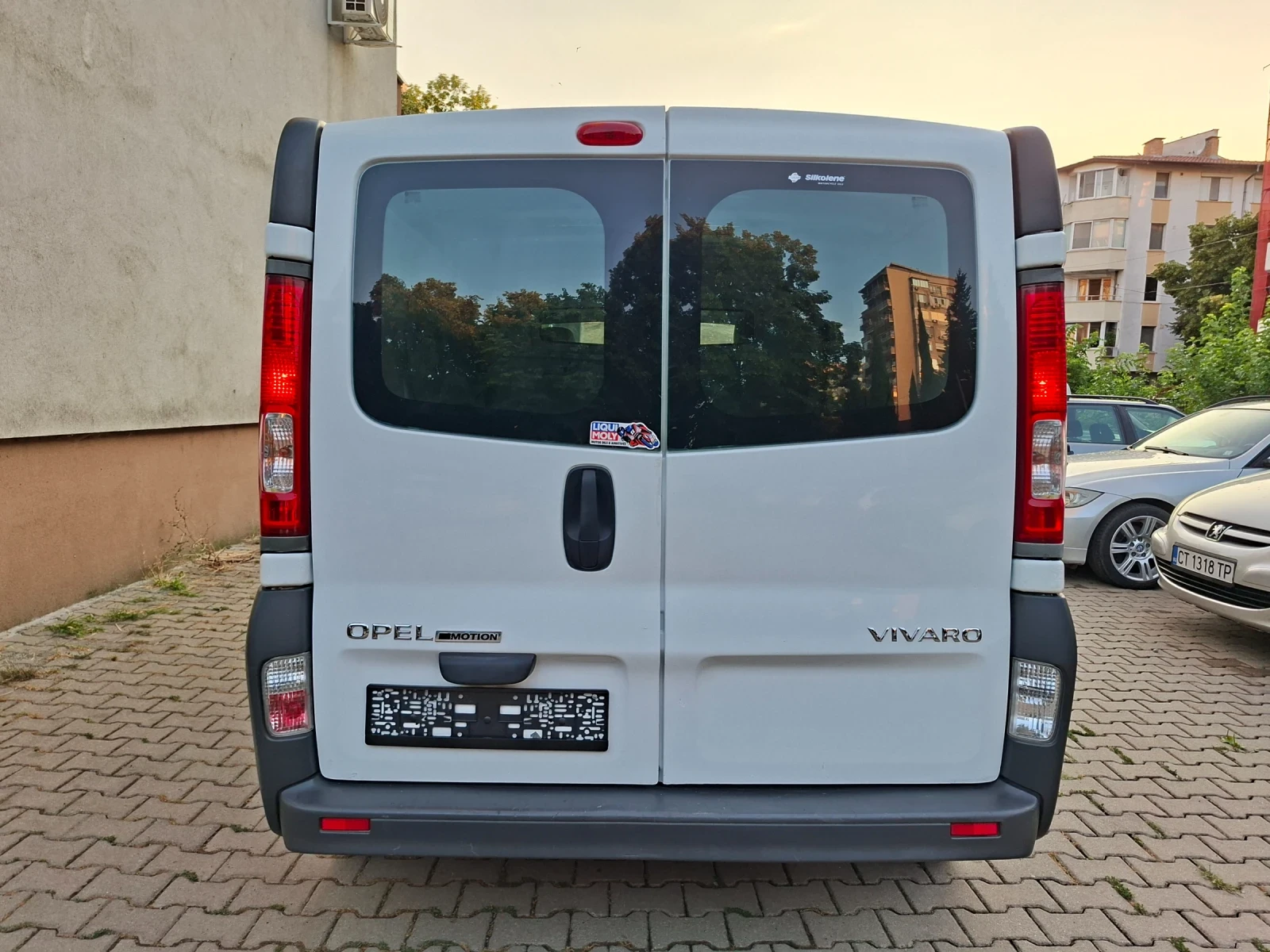 Opel Vivaro Топ състояние! Реални 270км, снимка 5 - Бусове и автобуси - 55610916