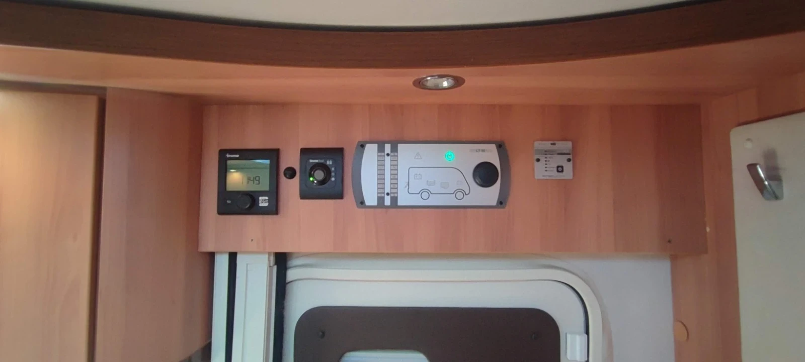 Кемпер HYMER / ERIBA 695 CL, снимка 14 - Каравани и кемпери - 54755782