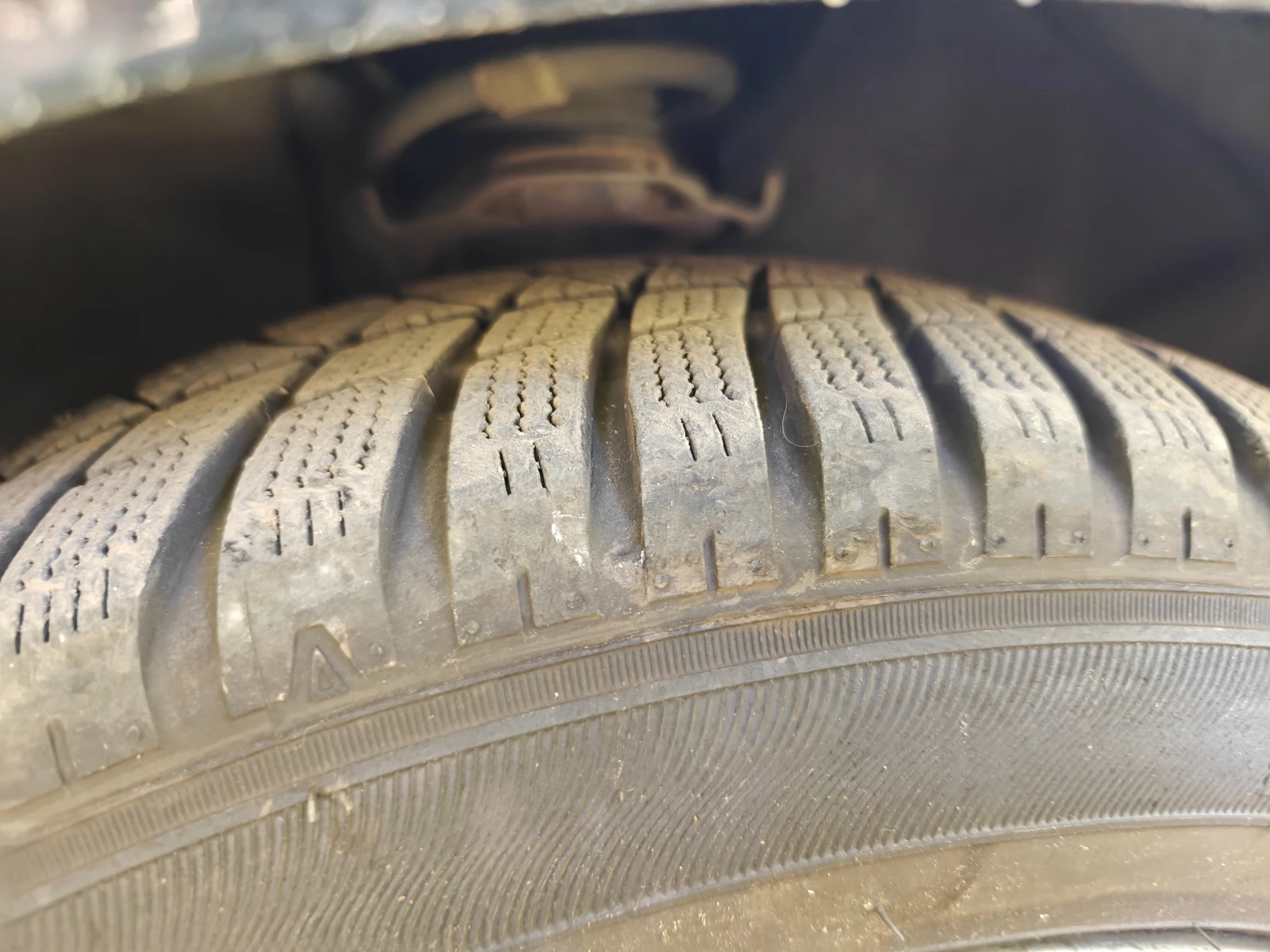 Гуми Зимни 195/55R16, снимка 4 - Гуми и джанти - 54770907