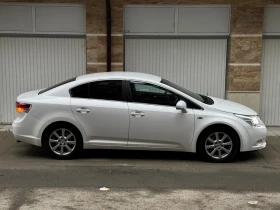Toyota Avensis 2.2 D-CAT Автомат Нави седан , снимка 3