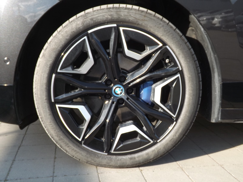 BMW iX xDrive40, снимка 13 - Автомобили и джипове - 44991450