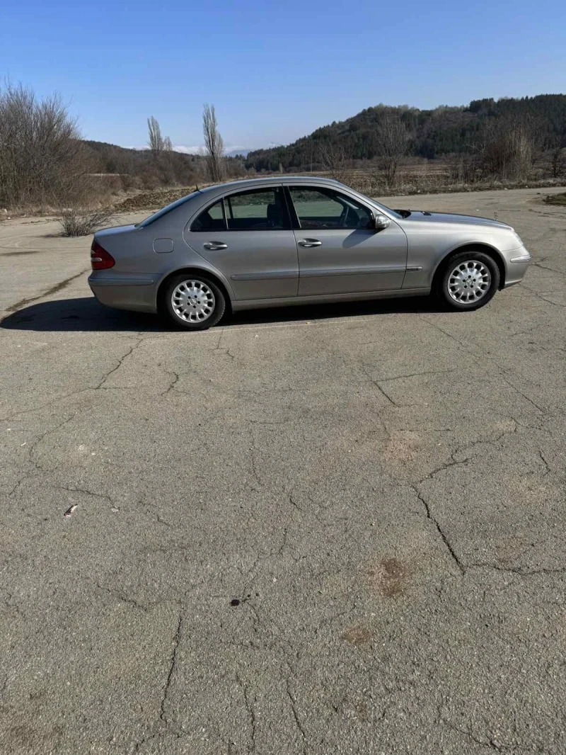 Mercedes-Benz E 200 10000, снимка 9 - Автомобили и джипове - 49028736