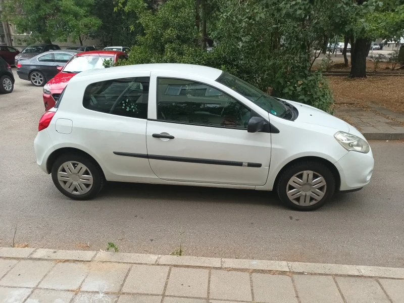 Renault Clio, снимка 2 - Автомобили и джипове - 49049509